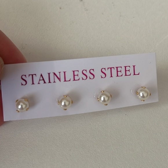 NWT Set of 2 Round Imitation Pear  Stud Earrings in Gold Tone - Picture 4 of 5